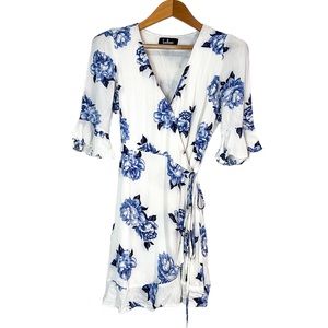 🌼 LULU’S • Pretty Peony Blue and White Floral Print 
Wrap Dress • Size Medium